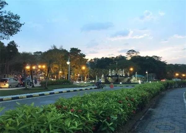 马来西亚国际伊斯兰大学校园夜景