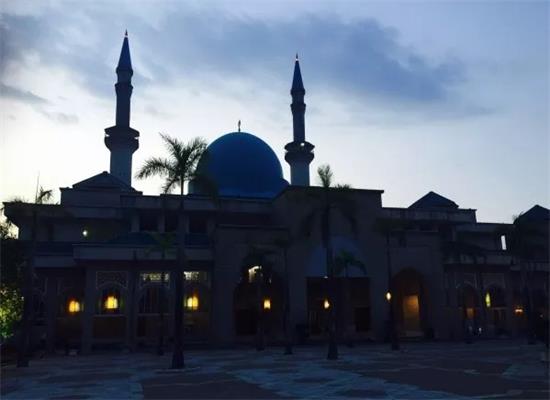 马来西亚国际伊斯兰大学校园夜景